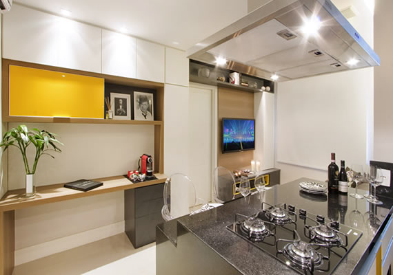 Demolição e remoção de todos os revestimentos antigos, alteração de layout, colocação de novos revestimentos, pintura, metais, louças, forro, elétrica e Hidráulica - Vila Nova Conceição - São Paulo.