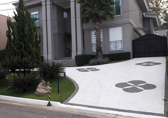 Remoção de todo o piso, rebaixo de base, execução de novo contra piso e colocação de mosaico de pedras - Tamboré 02 - Alphaville..